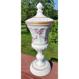 VTG Westmoreland Glass Roses & Bows Milk Glass Wakefield Urn Lidded Pedestal EUC